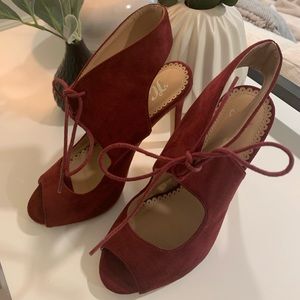 💕gorgeous wine colored heels, faux suede